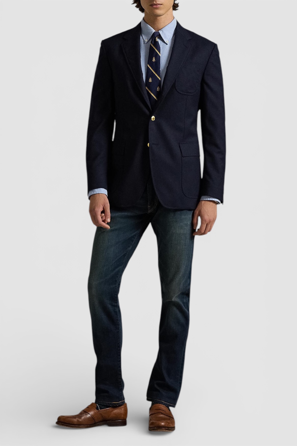 תמונת כל הלוק של מכנסי ג'ינס בגזרת סלים